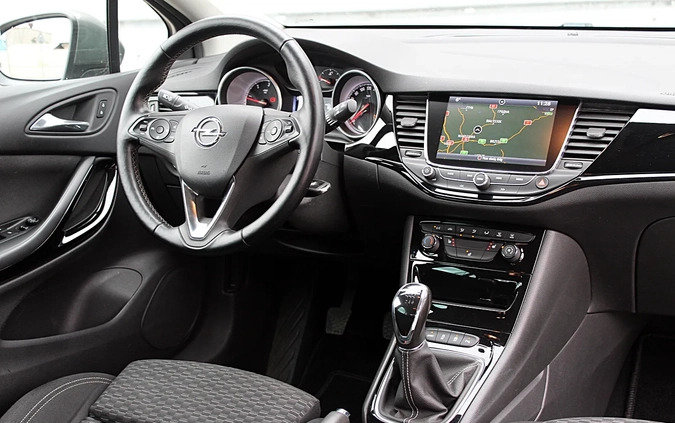 Opel Astra cena 34900 przebieg: 145000, rok produkcji 2018 z Chełmża małe 497